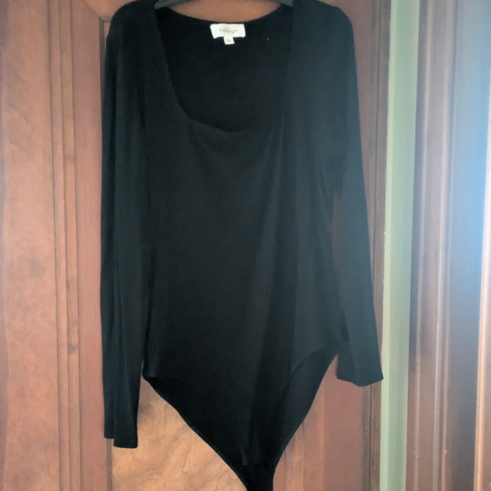 Kaileigh Classic Black Top